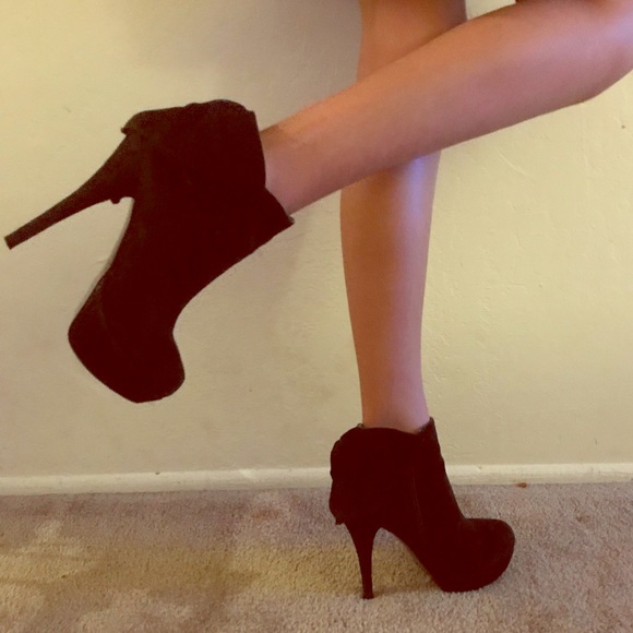 Steve Madden Shoes - Steve Madden black platform booties size 6.5